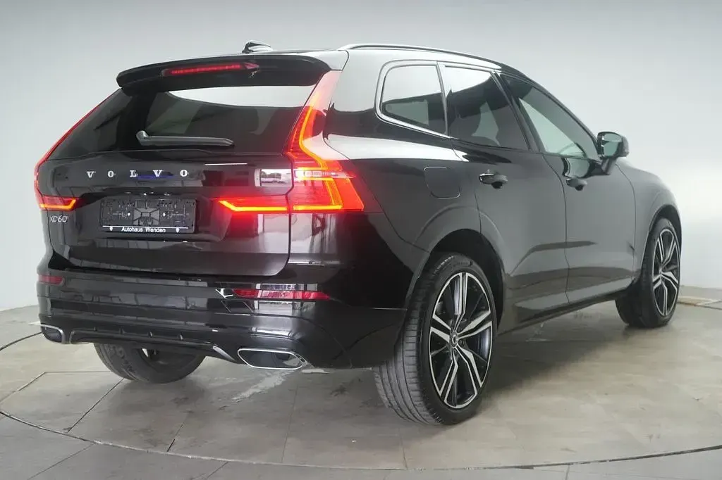 Gebraucht Volvo XC60 R-Design 235 PS (172 kW) 2021 Schwarz SUV