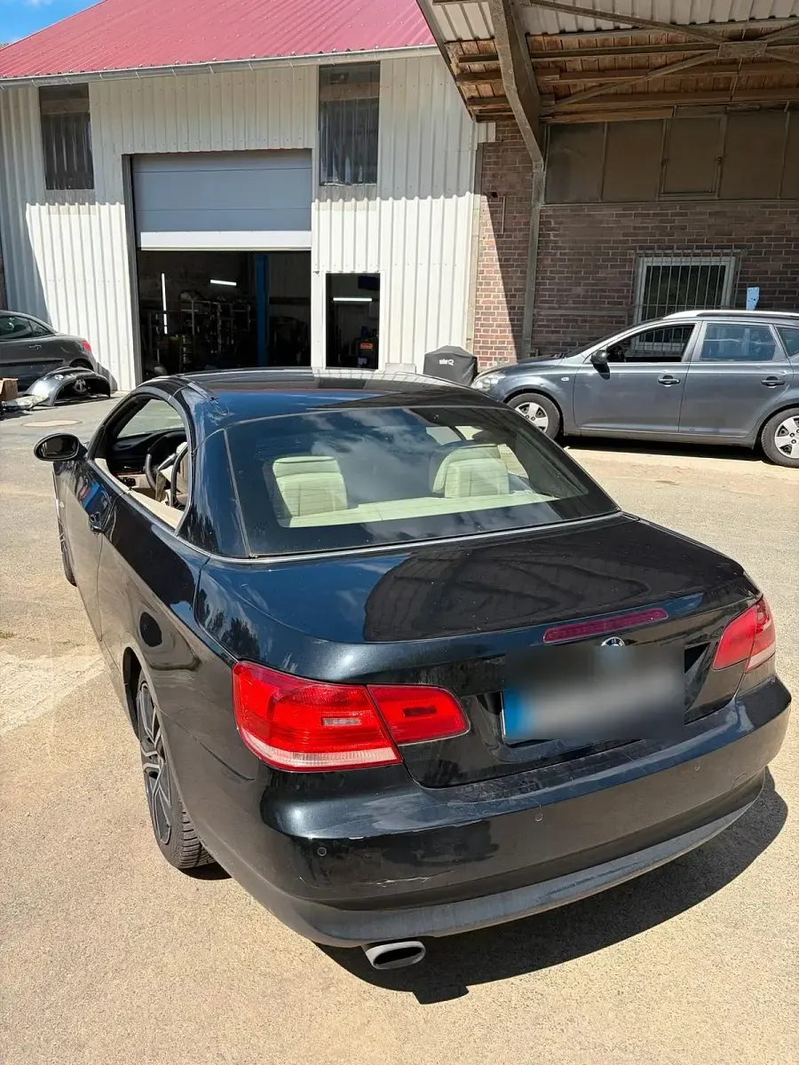 Gebraucht BMW 320 Cabriolet 170 PS (125 kW) 2008 Schwarz Cabrio