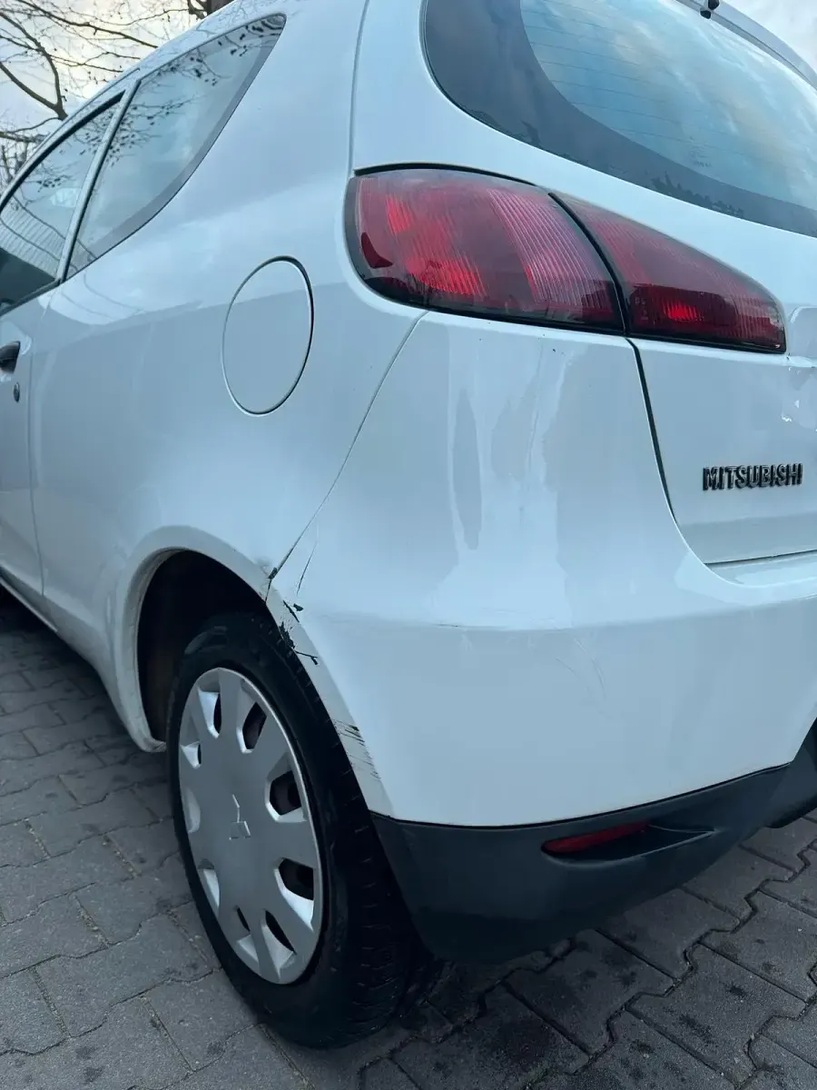 Usata Mitsubishi Colt 75 CV (55 kW) 2009 Bianco Utilitaria