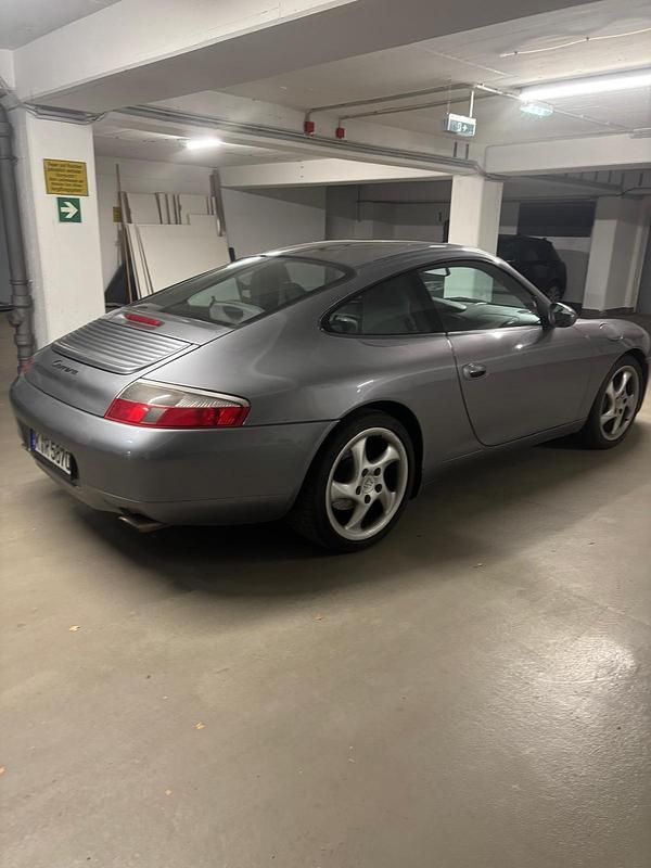 Grau Gebraucht 2001 Porsche 996 Coupé | 31.500 € (Fairer Preis) - Bild 1/4