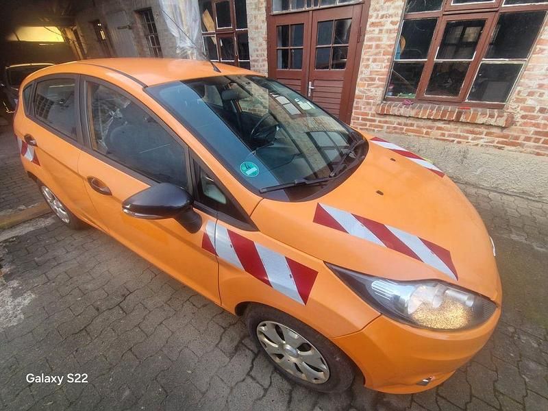 Gebraucht Ford Fiesta 95 PS (69 kW) 2011 Orange Kleinwagen