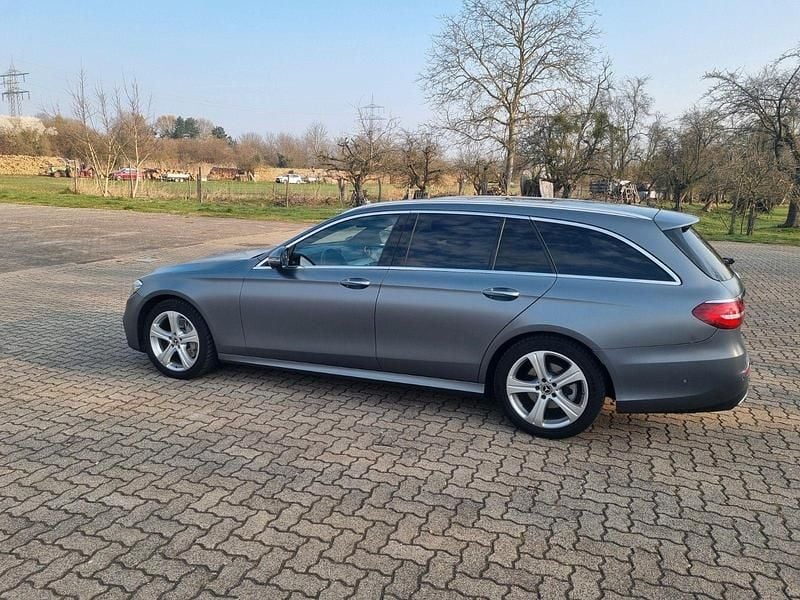 Gebraucht Mercedes E220 194 PS (142 kW) 2017 Grau Kombi