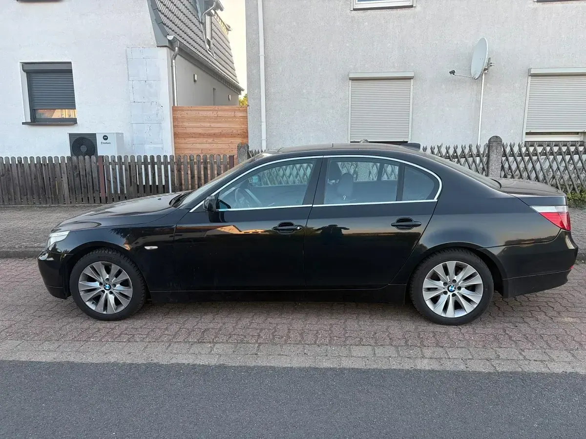 Gebraucht BMW 523 171 PS (125 kW) 2005 Schwarz Limousine