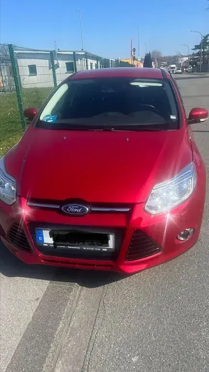 Gebraucht Ford Focus Titanium 150 PS (110 kW) 2011 Rot Limousine