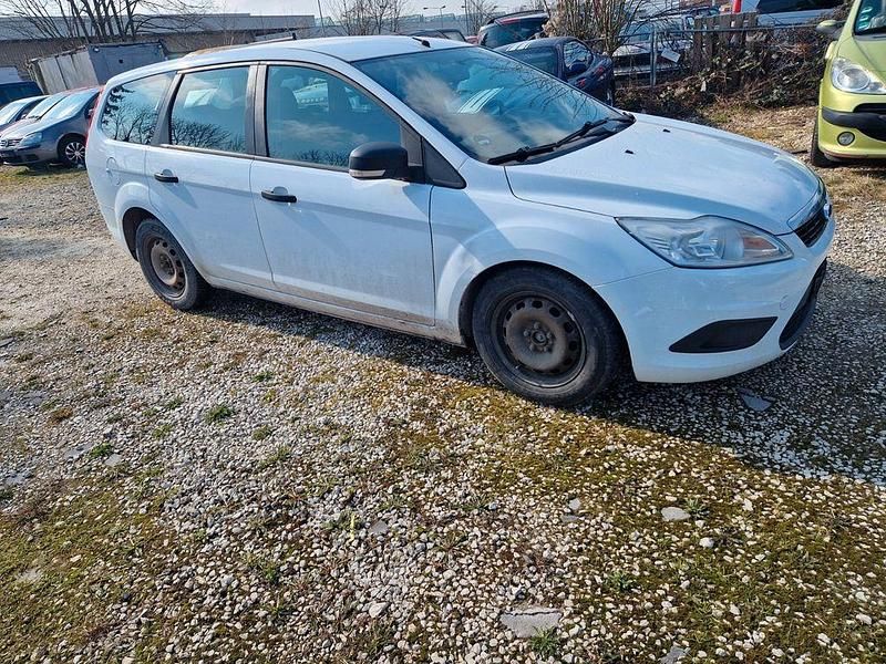 Gebraucht Ford Focus Ambiente 90 PS (66 kW) 2009 Weiß Limousine