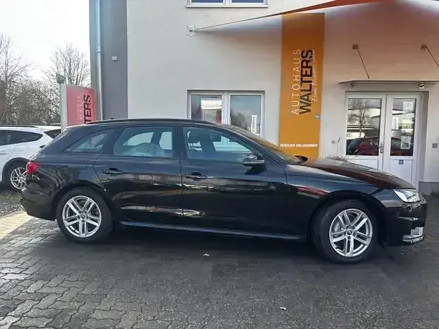 Gebraucht Audi A4 Advanced 190 PS (139 kW) 2020 Mythosschwarz (metallic) Kombi