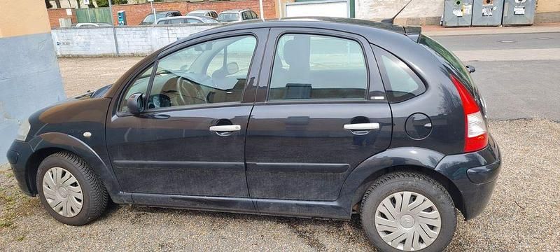 Second-hand Citroën C3 Attraction 73 CP (53 kW) 2009 Negru Berlinǎ