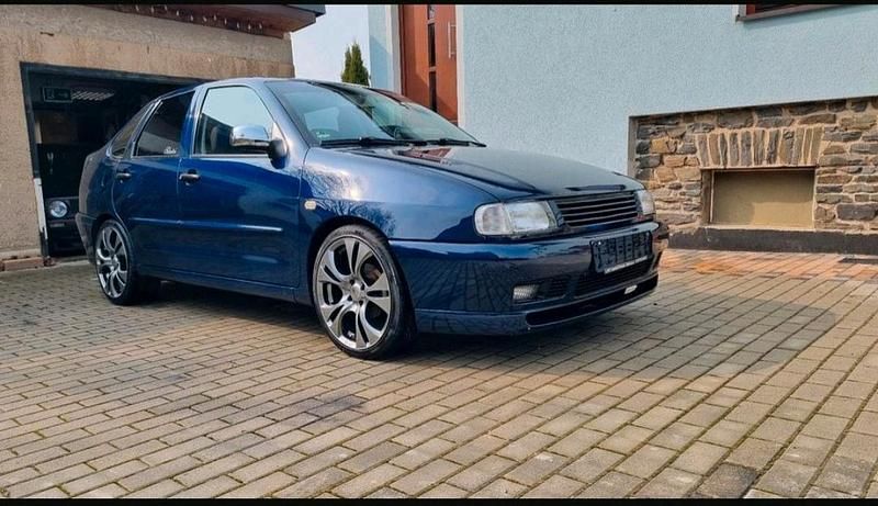 Blau Gebraucht 1999 VW Polo Classicline Kleinwagen | 1.250 € (Etwas zu teuer) - Bild 1/4