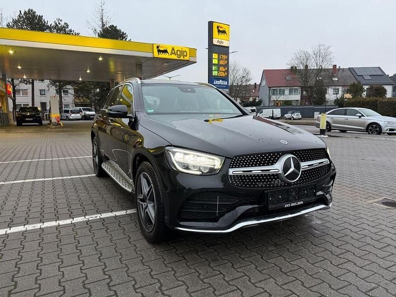 Schwarz Gebraucht 2022 Mercedes GLC220 AMG Limousine | 29.500 € - Bild 1/4