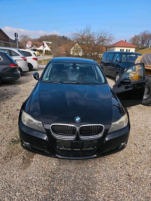 Gebraucht BMW 318 143 PS (105 kW) 2009 Schwarz Limousine