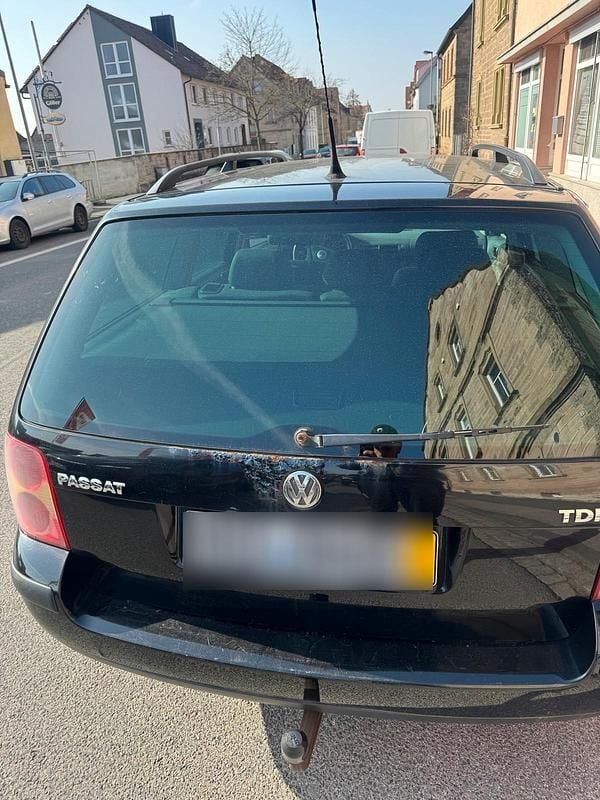 Gebraucht VW Passat 101 PS (74 kW) 2005 Schwarz Kombi