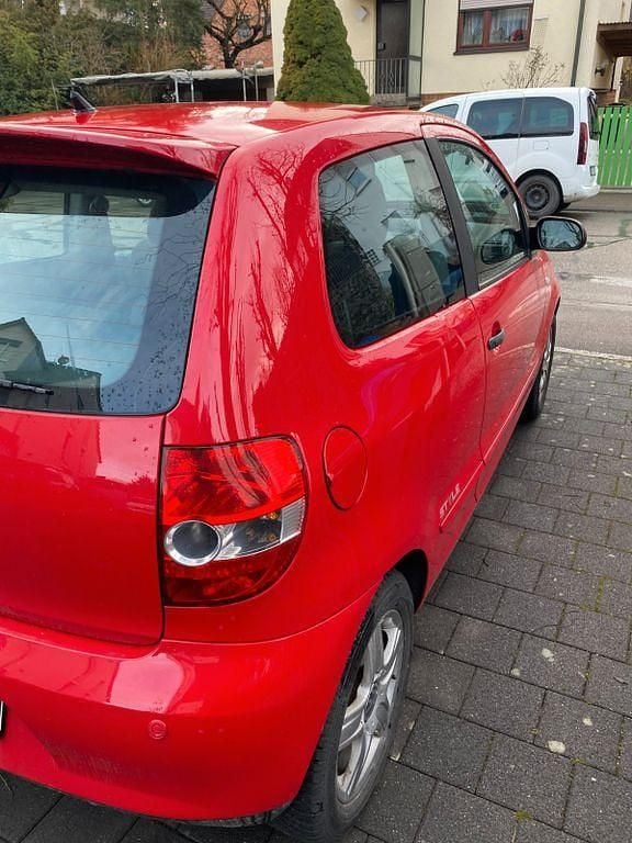 Gebraucht VW Fox 54 PS (39 kW) 2010 Rot Kleinwagen
