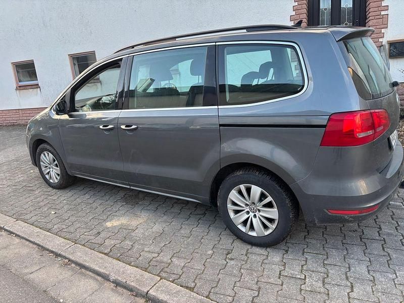 Gebraucht VW Sharan Comfortline 140 PS (102 kW) 2011 Grau Van / Kleinbus