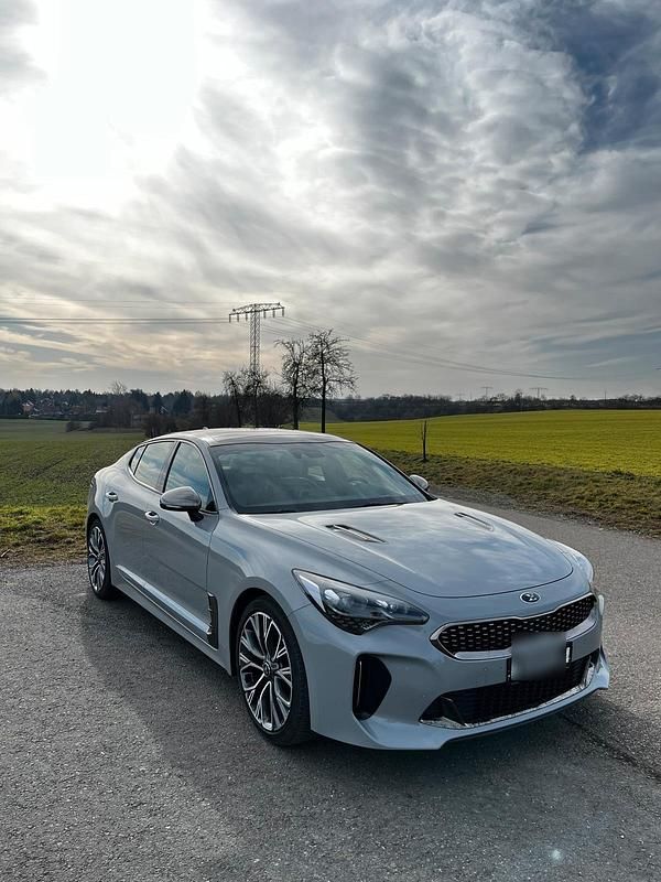 Gebraucht Kia Stinger GT-Line 245 PS (180 kW) 2020 Grau Kleinwagen