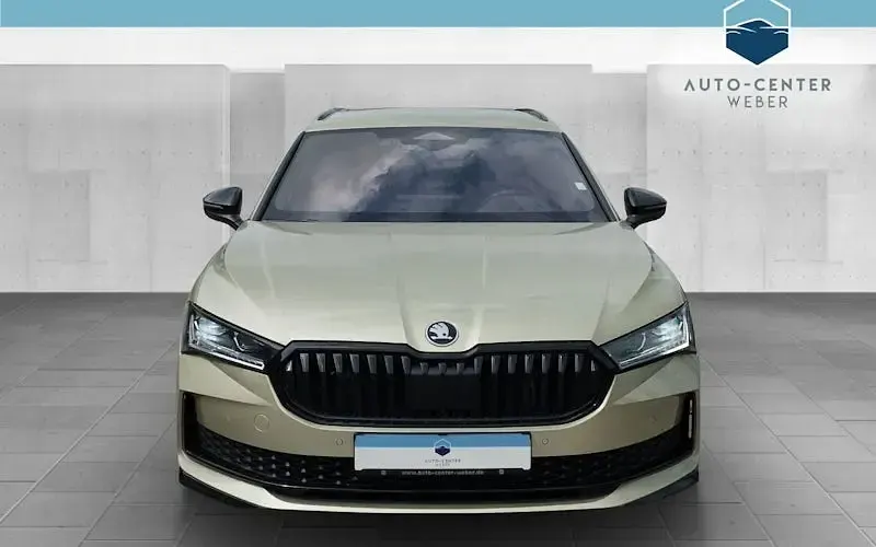 Neu Skoda Superb SportLine 150 PS (110 kW) 2025 Beige Kombi