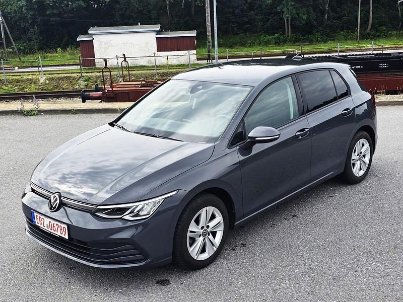 Gebraucht VW Golf VIII Life 131 PS (96 kW) 2020 Grau Kleinwagen