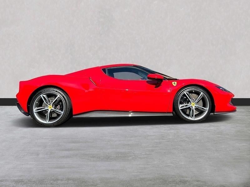 Second-hand Ferrari 296 830 CP (610 kW) 2024 Roșu Coupe