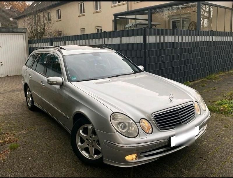 Silber Gebraucht 2005 Mercedes E200 Kombi | 2.400 € (Fairer Preis) - Bild 1/4