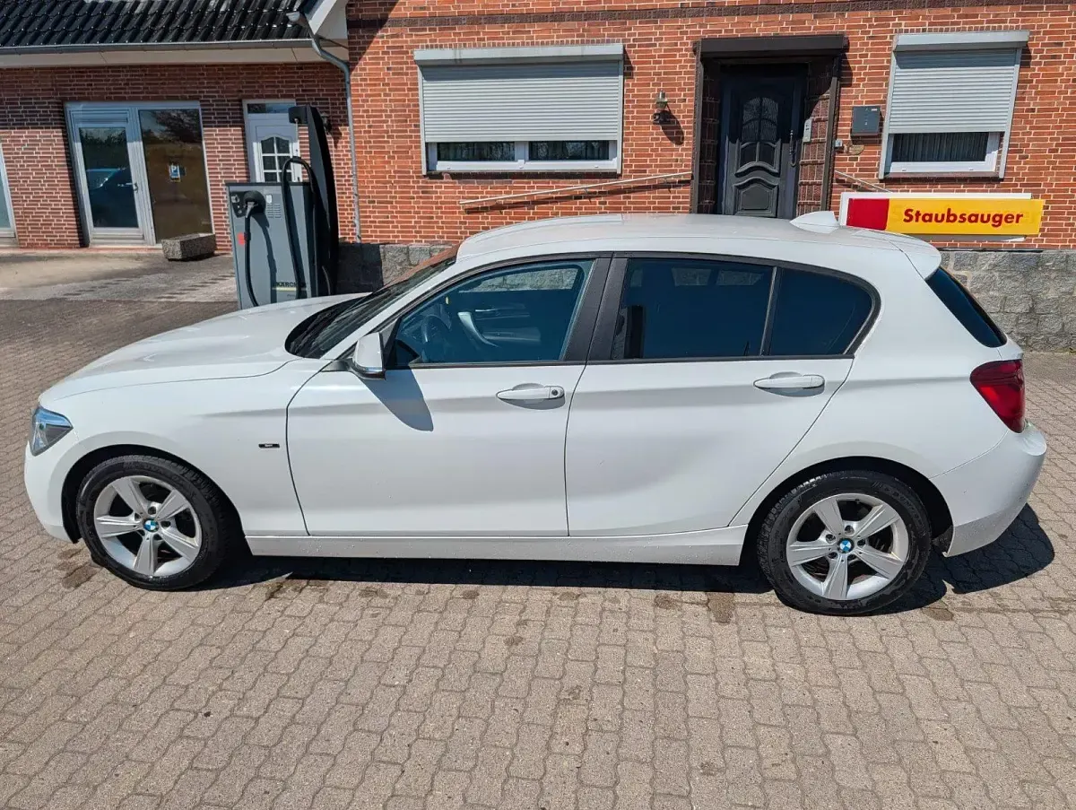 Gebraucht BMW 114 102 PS (75 kW) 2013 Weiß Kleinwagen