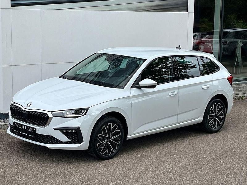 Weiß Neu 2025 Skoda Scala Tour Kleinwagen | 29.900 € (Teuer) - Bild 1/4