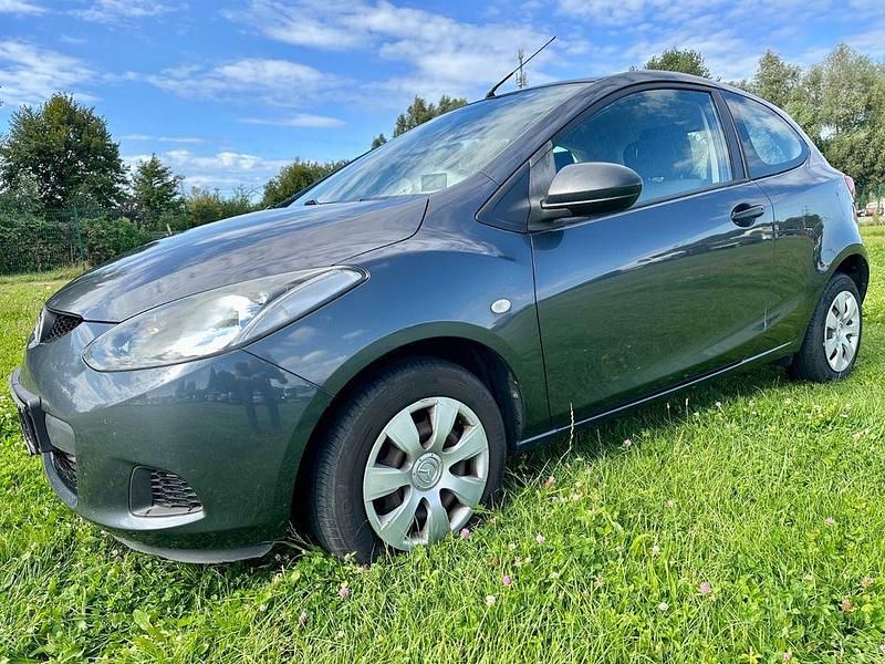 Grau Gebraucht 2009 Mazda 2 Impuls Limousine | 2.200 € (Guter Preis) - Bild 1/4