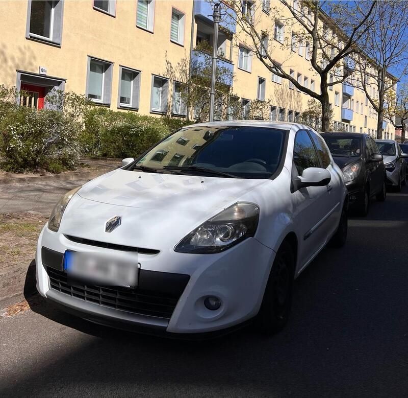 Weiß Gebraucht 2009 Renault Clio III Kleinwagen | 2.595 € - Bild 1/4