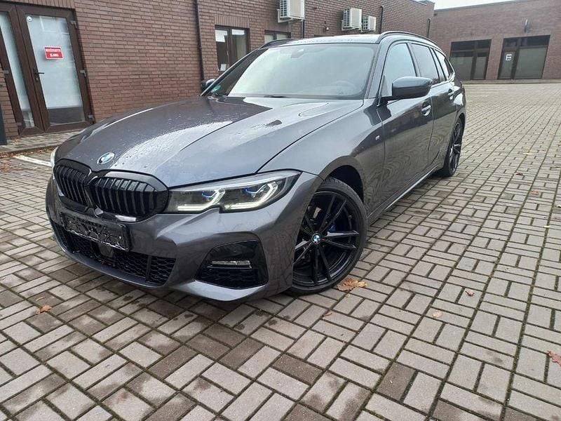 Silber Gebraucht 2020 BMW 320 M Sport Kombi | 28.000 € (Superpreis) - Bild 1/4