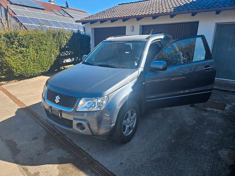 Gebraucht Suzuki Grand Vitara 106 PS (77 kW) 2010 Grau SUV