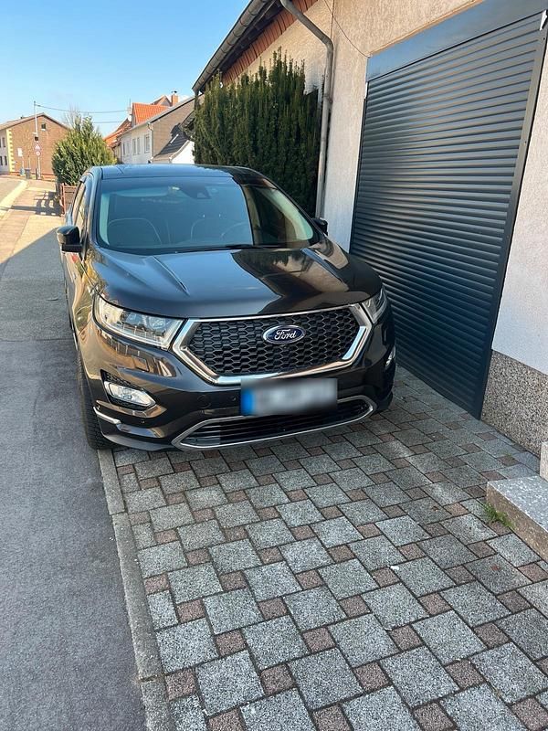 Second-hand Ford Edge Vignale 209 CP (153 kW) 2017 Negru SUV