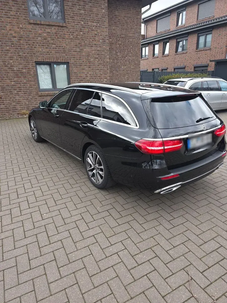Second-hand Mercedes E220 Avantgarde 194 CP (142 kW) 2017 Negru Break