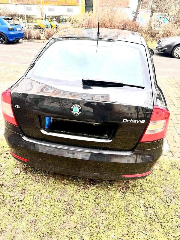 Gebraucht Skoda Octavia 122 PS (89 kW) 2011 Schwarz Kombi