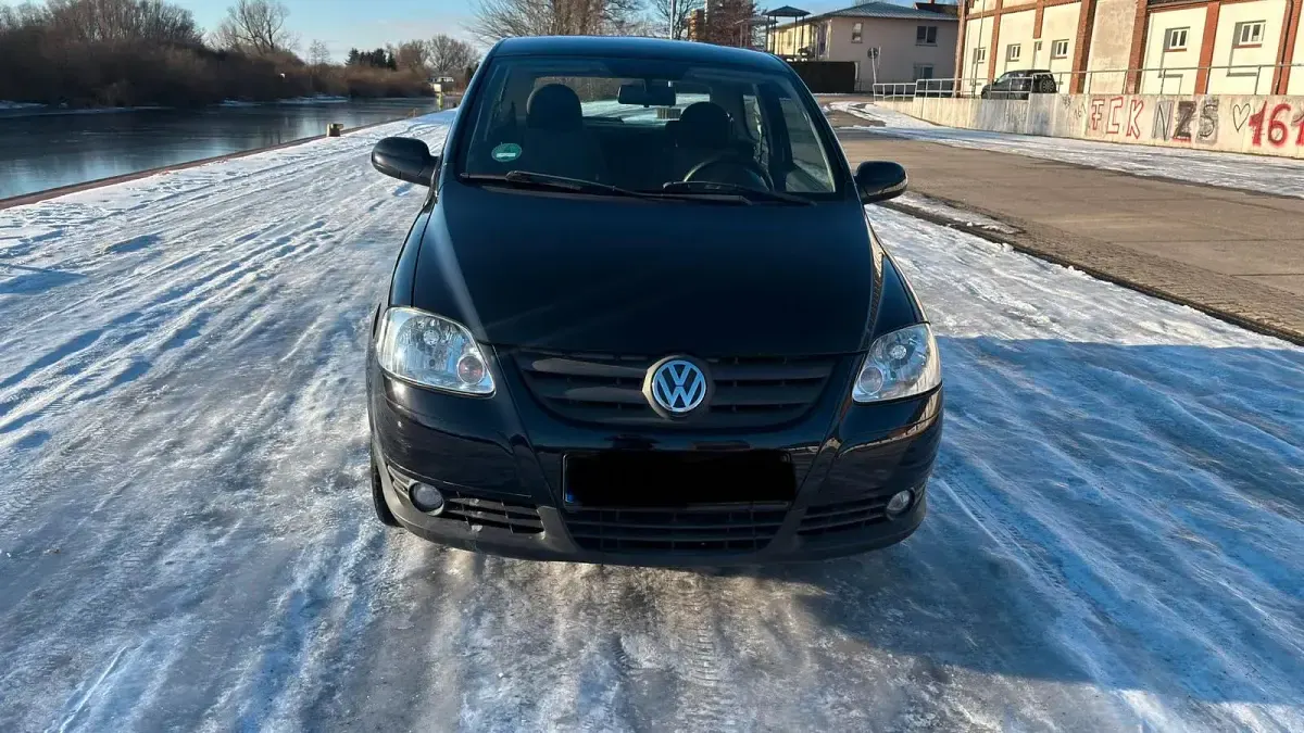 Second-hand VW Fox 75 CP (55 kW) 2007 Negru Hatchback