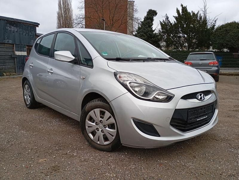 Silber Gebraucht 2013 Hyundai ix20 Edition Kleinwagen | 5.390 € (Guter Preis) - Bild 1/4