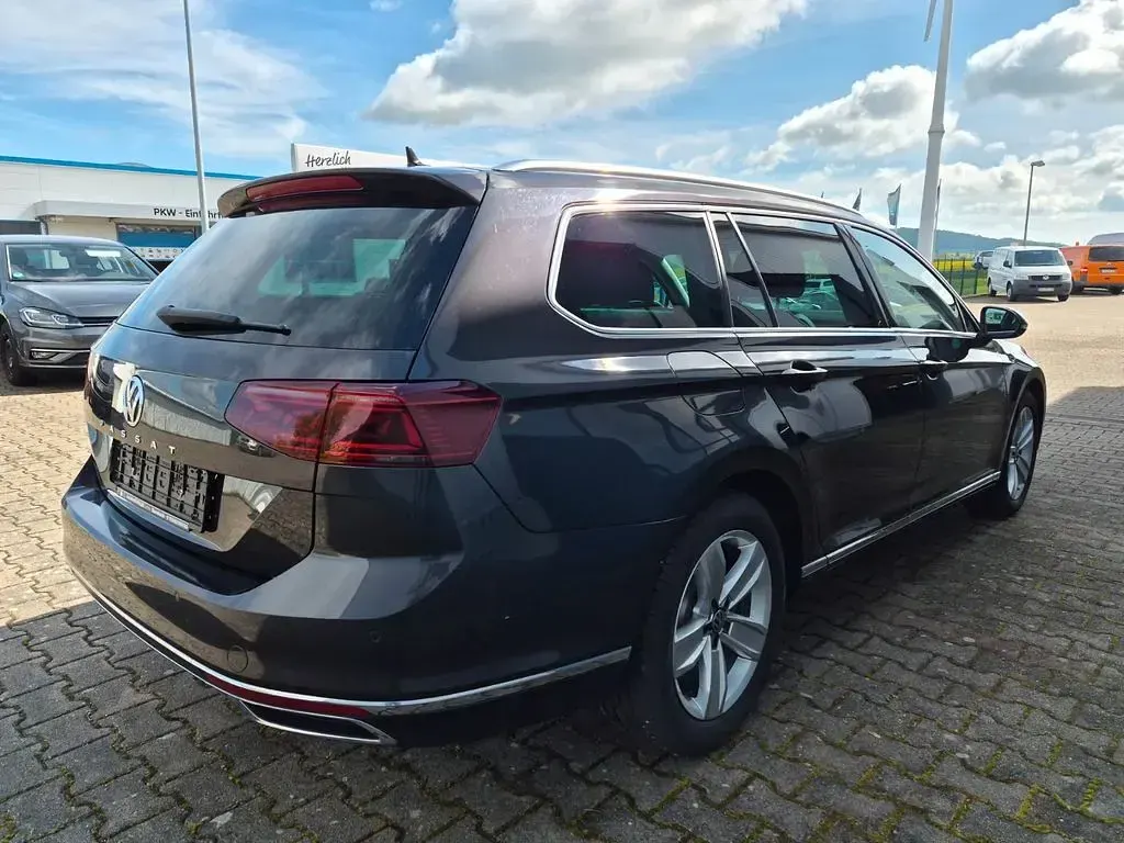 Gebraucht VW Passat Elegance 150 PS (110 kW) 2020 Grau Kombi