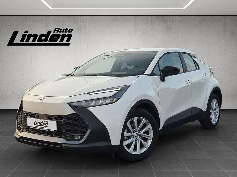 Weiß Gebraucht 2024 Toyota C-HR Business Edition SUV | 25.870 € (Superpreis) - Bild 1/4