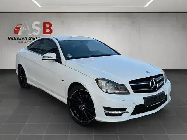 Gebraucht Mercedes C180 AMG line 156 PS (114 kW) 2014 Weiß Coupé
