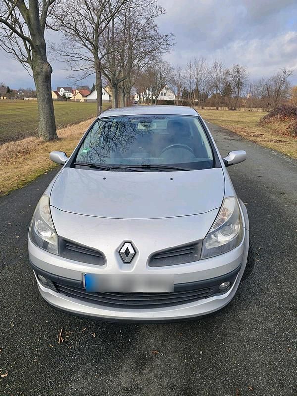 Gebraucht Renault Clio III 88 PS (64 kW) 2006 Silber Kleinwagen