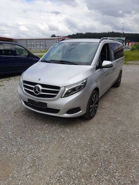Gebraucht Mercedes V250 190 PS (139 kW) 2018 Silber Van / Kleinbus