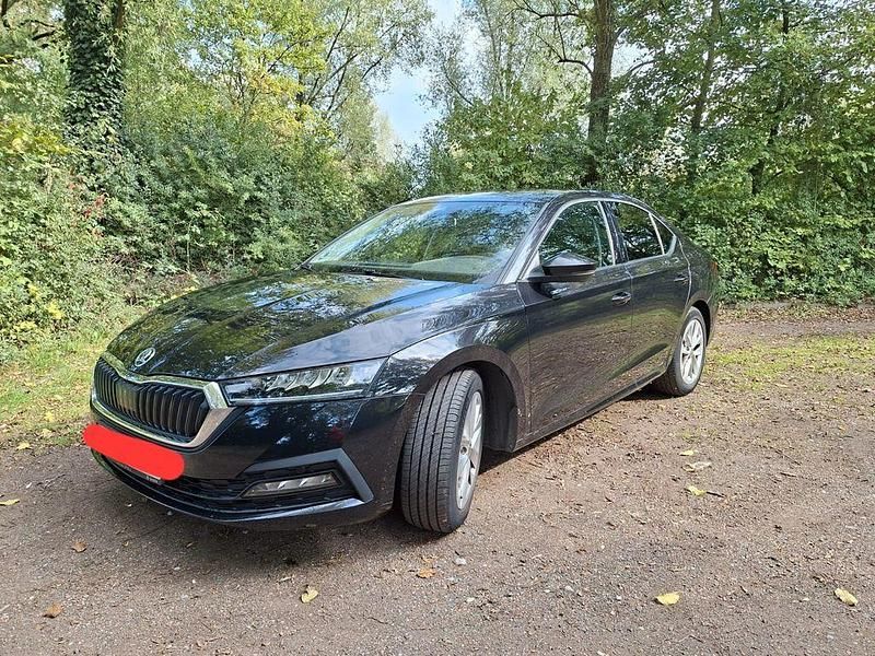 Schwarz Gebraucht 2021 Skoda Octavia Ambition Limousine | 16.000 € (Superpreis) - Bild 1/4