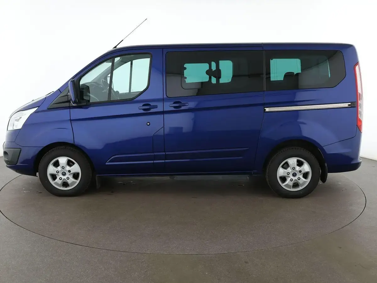 Gebraucht Ford Tourneo Titanium 170 PS (125 kW) 2016 Blau Van / Kleinbus