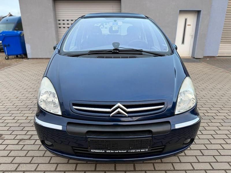 Blau Gebraucht 2004 Citroën Xsara Picasso Exclusive Van / Kleinbus | 2.999 € (Teuer) - Bild 1/4