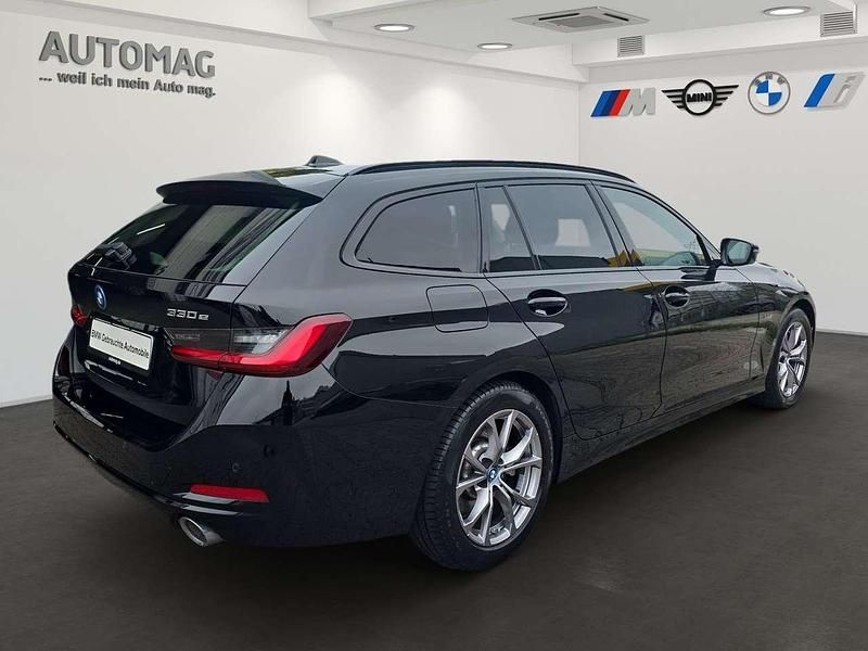 Gebraucht BMW 330e Sport Line 292 PS (214 kW) 2022 Schwarz uni Kombi