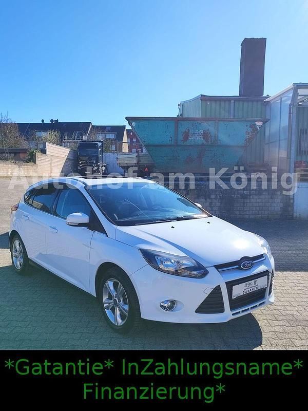 Gebraucht Ford Focus Champions Edition 125 PS (91 kW) 2012 Weiß Limousine