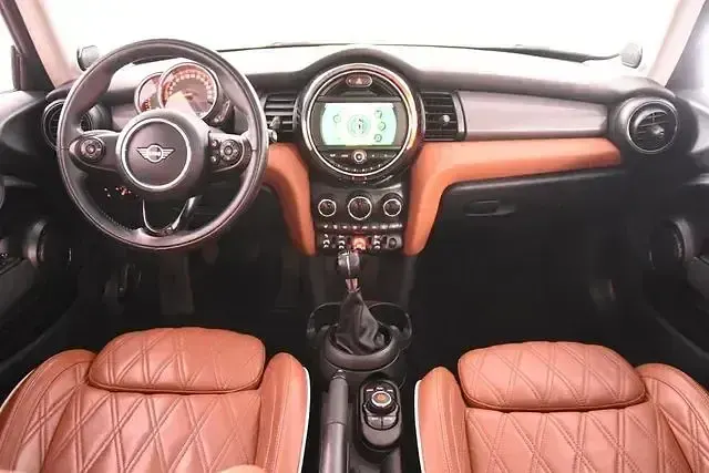 Używany Mini Cooper 136 KM (100 kW) 2019 Czerwony Hatchback
