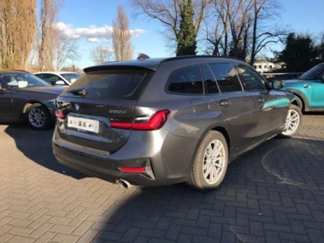 Gebraucht BMW 330 Sport Line 265 PS (194 kW) 2020 Grau metallic Kombi