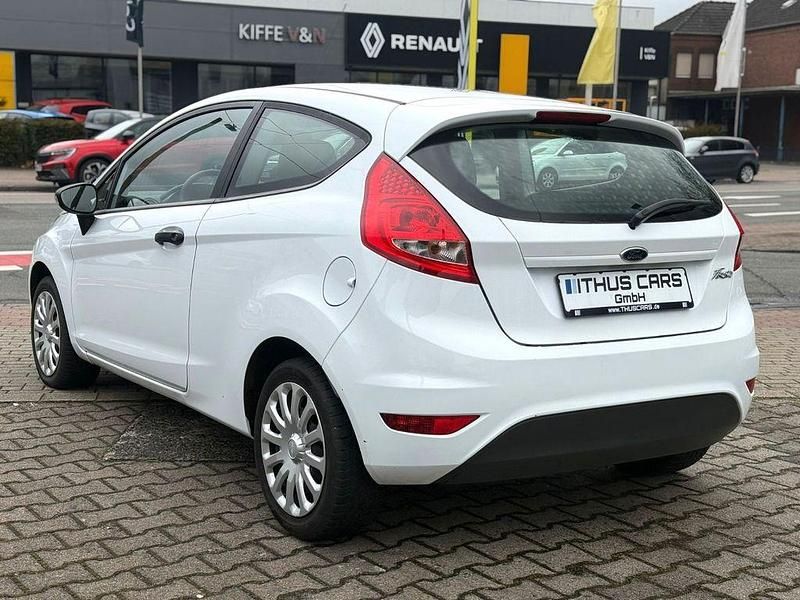 Gebraucht Ford Fiesta Ambiente 60 PS (44 kW) 2012 Weiß Kleinwagen