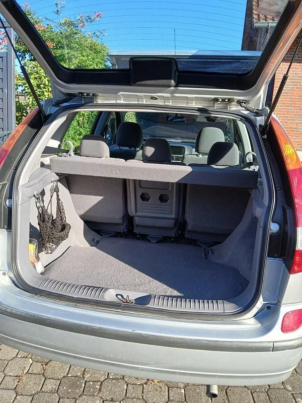 Silber Gebraucht 2005 Nissan Almera Tino Van / Kleinbus | 1.800 € (Fairer Preis) - Bild 1/4