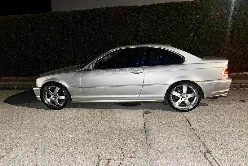 Gebraucht BMW 330 2023 Grau Coupé