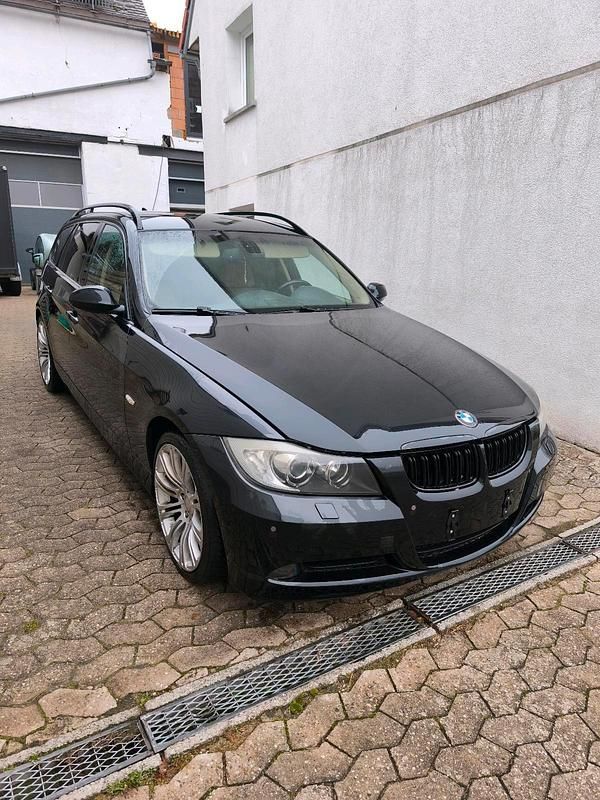 Second-hand BMW 320 150 CP (110 kW) 2007 Negru Break