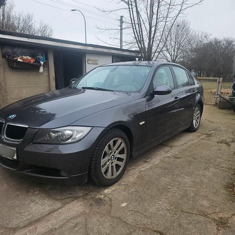 Gebraucht BMW 318 129 PS (94 kW) 2007 Grau Limousine